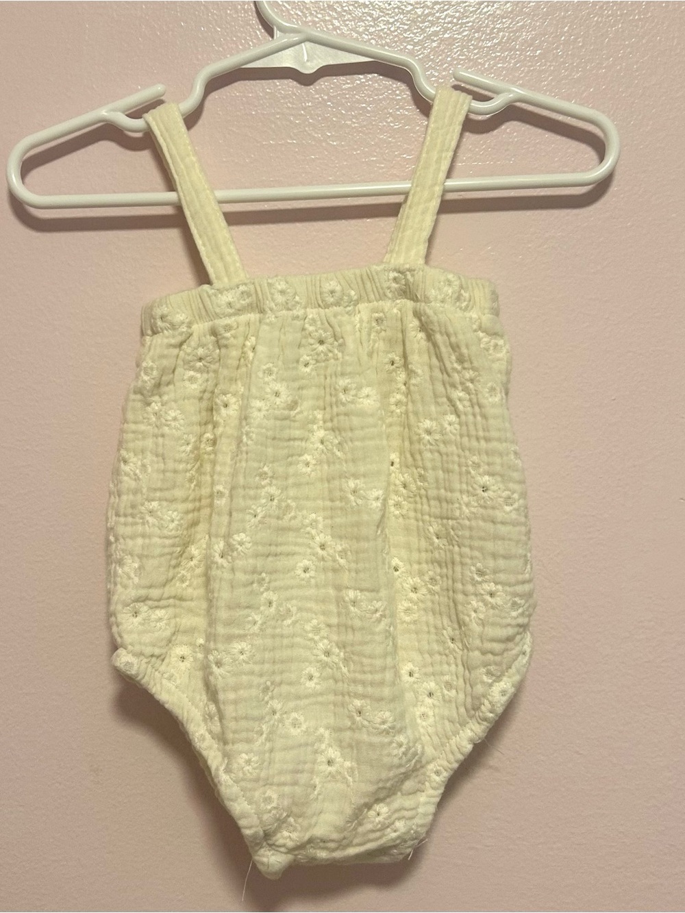 Snug Cream Eyelet Bubble Romper Sz 3-6 Mo